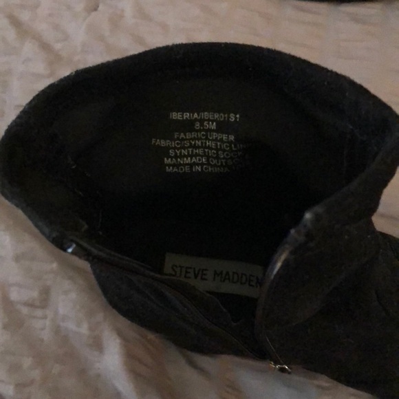 Steve Madden Black Suede Booties Size 8.5! - Picture 2 of 3